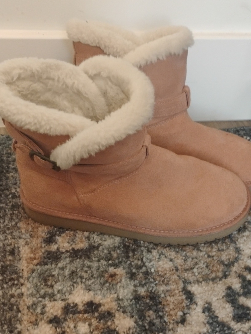 Luxurious Koolaburra Ugg Plush Shearling Cuff Ankle Boots - Chesnut